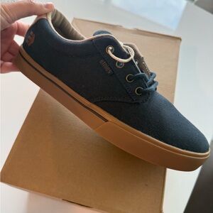 Etnies Men's Navy and Brown Sneakers